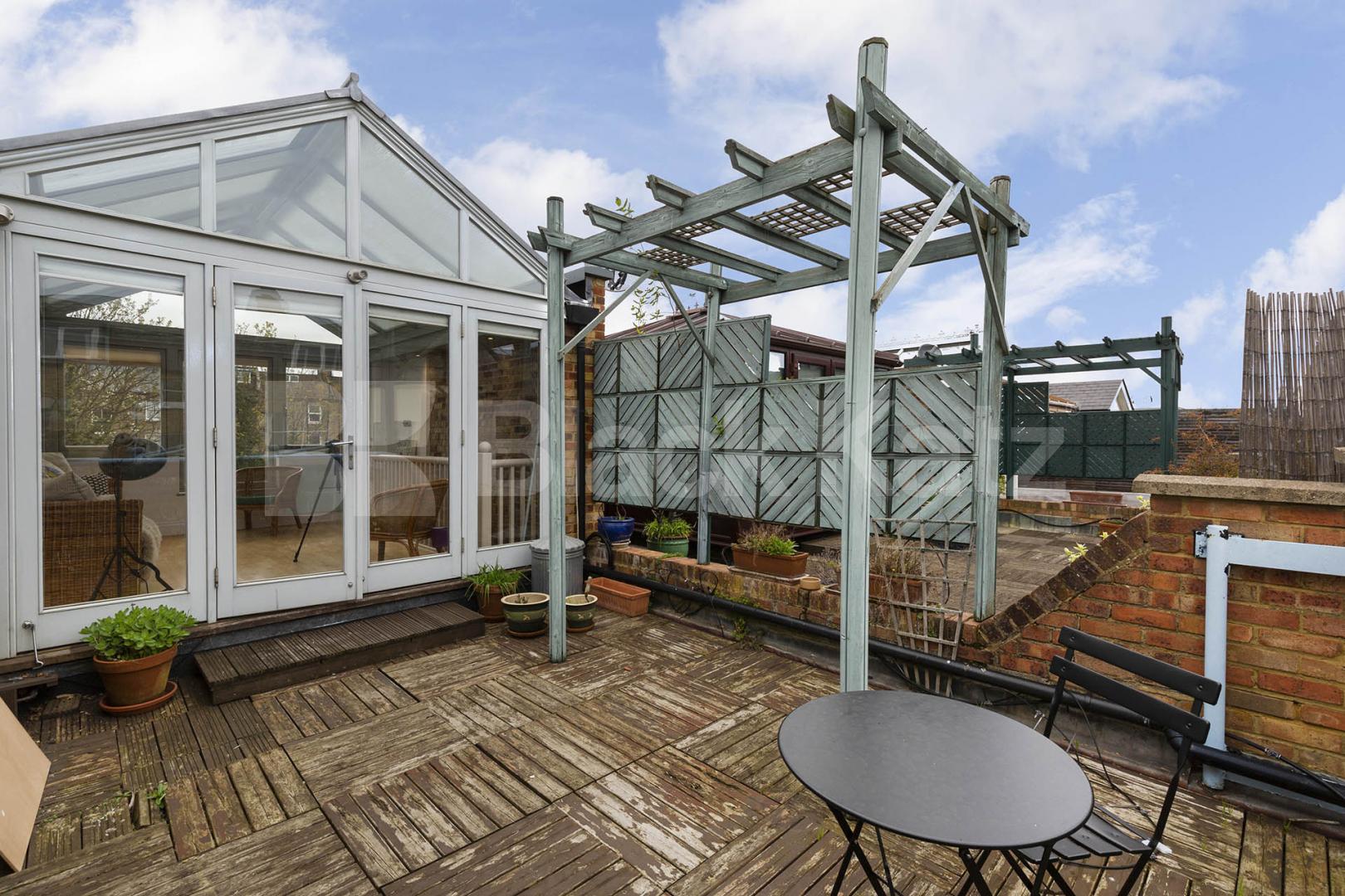 Stunning mid-Terrace house tucked away on a quiet mews Street Marlborough Yard, Archway